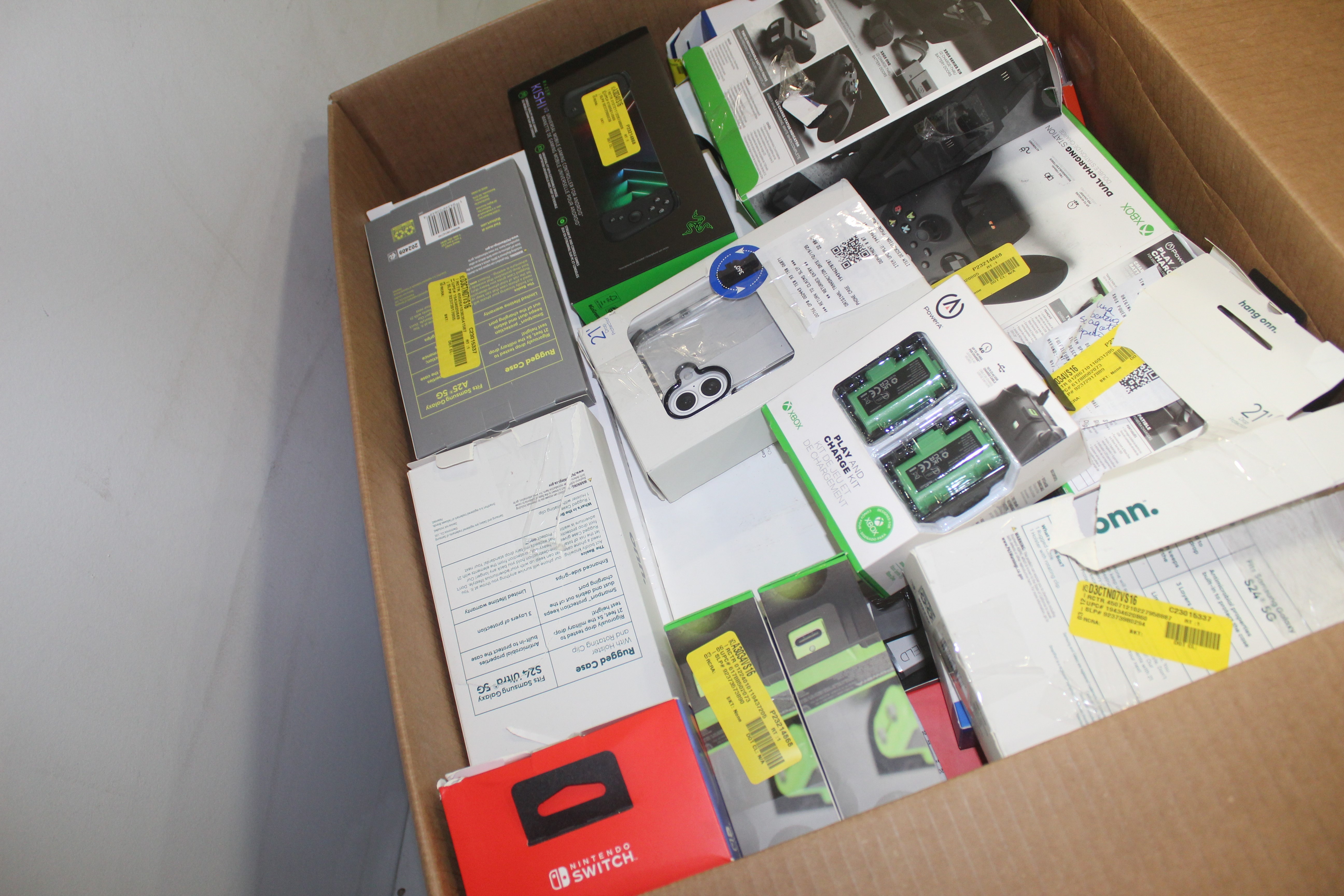 1 Parcel Box - 103 Pcs - Cases, Batteries & Chargers, Other